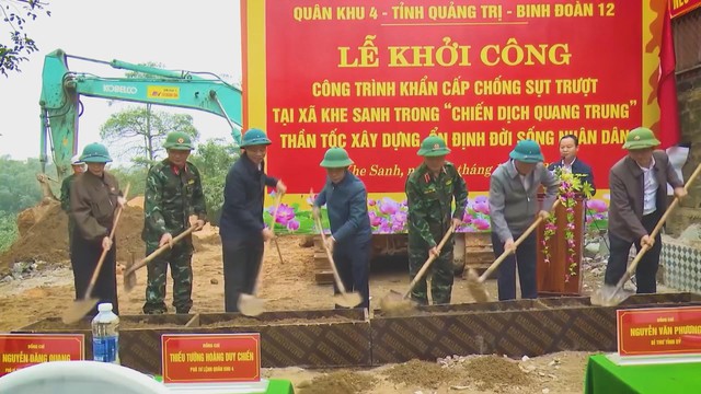 60 Giây ngày 16/12/2025 | Quảng Trị: Làm công trình khẩn cấp tại nơi sạt lở "xé toạc" nhà dân - Ảnh 1.