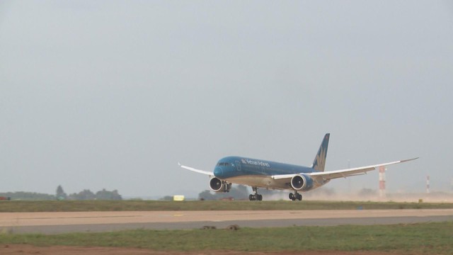 Sân bay Long Thành đón thành công chuyến bay kỹ thuật thử nghiệm đầu tiên - Ảnh 1.