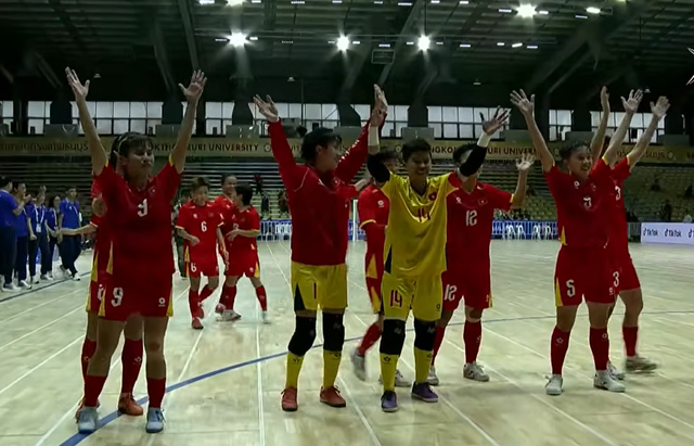 Futsal nữ Việt Nam thằng tiến vào chung kết SEA Games 33- Ảnh 1. Futsal nữ Việt Nam thằng tiến vào chung kết SEA Games 33- Ảnh 1.