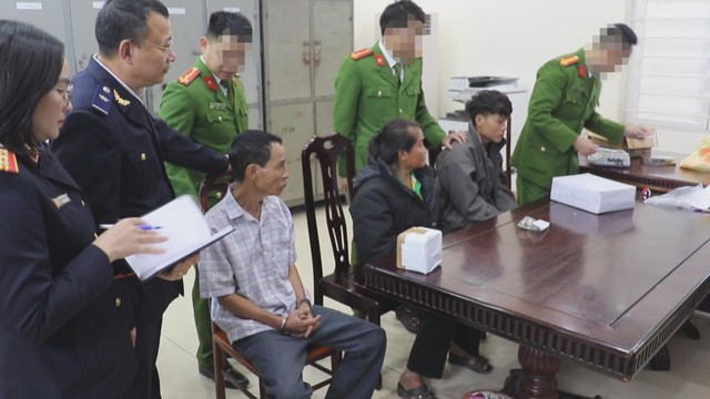 60 Giây ngày 17/12/2025 | Nghệ An: Triệt phá đường dây ma túy, thu giữ 18.200 viên ma túy tổng hợp - Ảnh 1.