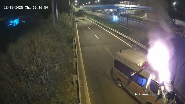 Cháy xe cứu thương trên cao tốc TP. Hồ Chí Minh - Long Thành - Dầu Giây: 3 người tử vong - Ảnh 2.