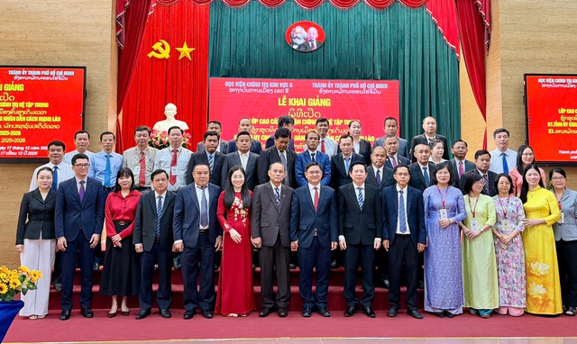 Khai giảng lớp cao cấp lý luận chính trị cho cán bộ Tỉnh ủy Champasak, Lào - Ảnh 2.