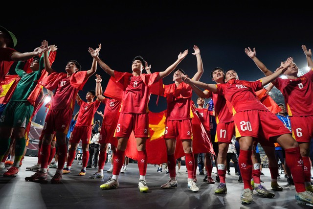 Ngược dòng ngoạn mục, U22 Việt Nam giành HCV SEA Games 33 đầy kịch tính - Ảnh 3.