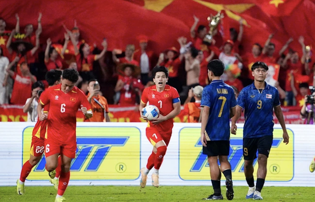 Ngược dòng ngoạn mục, U22 Việt Nam giành HCV SEA Games 33 đầy kịch tính - Ảnh 2.