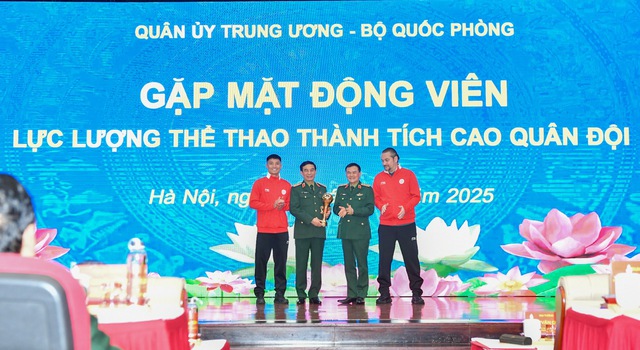 Đại tướng Phan Văn Giang, Bộ trưởng Bộ Quốc phòng gặp mặt, động viên CLB Thể Công - Viettel - Ảnh 4.