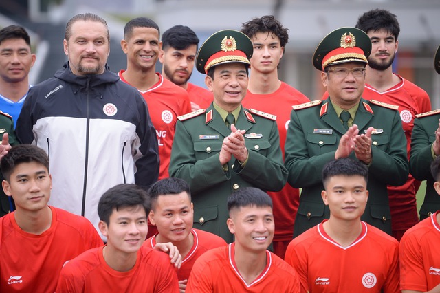 Đại tướng Phan Văn Giang, Bộ trưởng Bộ Quốc phòng gặp mặt, động viên CLB Thể Công - Viettel - Ảnh 3.