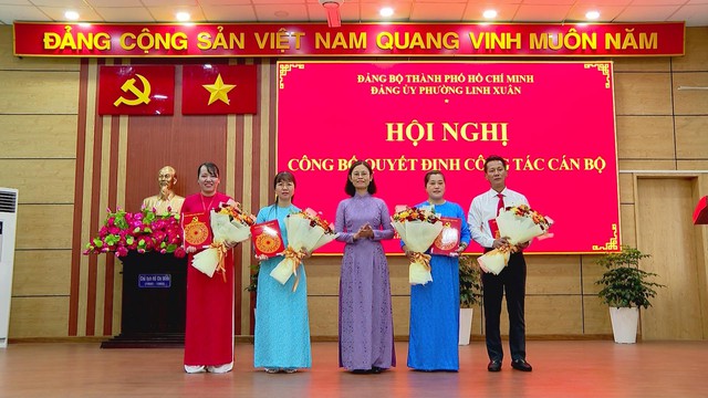 Tổ chức Hội nghị lần thứ 11 Ban Chấp hành Đảng bộ phường Linh Xuân khóa I, nhiệm kỳ 2025 - 2030 - Ảnh 3.