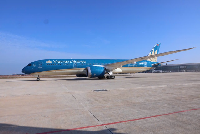 Vietnam Airlines thực hiện chuyến bay chở khách đầu tiên tại Sân bay Long Thành - Ảnh 5.