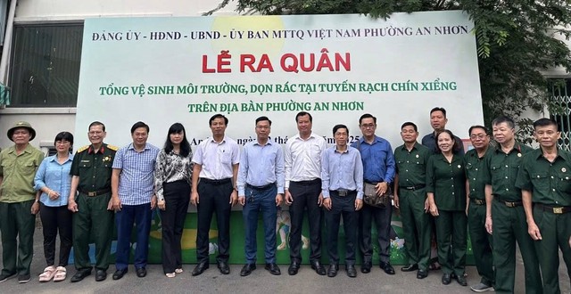 TP. Hồ chí Minh: Phường An Nhơn ra quân làm sạch rạch Chín Xiểng, phát động phong trào bảo vệ dòng kênh - Ảnh 1.