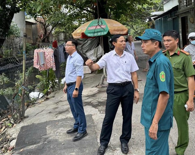 TP. Hồ chí Minh: Phường An Nhơn ra quân làm sạch rạch Chín Xiểng, phát động phong trào bảo vệ dòng kênh - Ảnh 2.