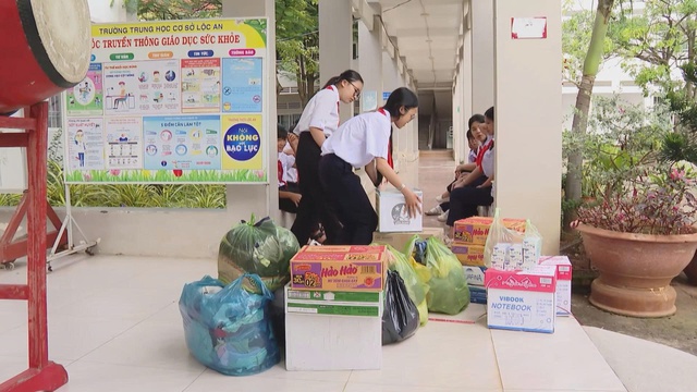 Học sinh TP. Hồ Chí Minh lan tỏa yêu thương, tiếp sức bạn miền Trung sau bão lũ - Ảnh 3.