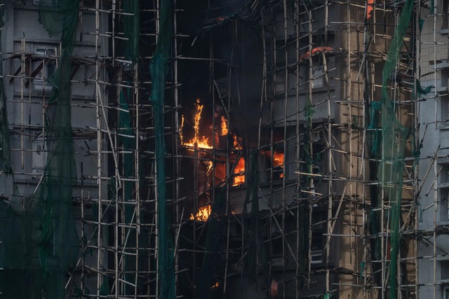 Hồng Kông: 7 trong hơn 20 mẫu lưới không đạt tiêu chuẩn chống cháy - Ảnh 1.