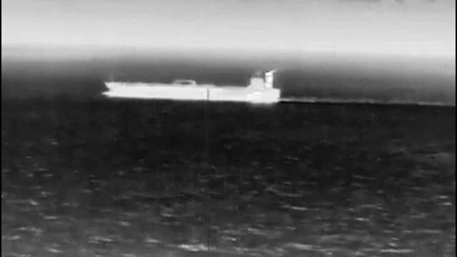 Ucraina lần đầu tiên tấn công tàu chở dầu của Nga ở Địa Trung Hải - Ảnh 1.