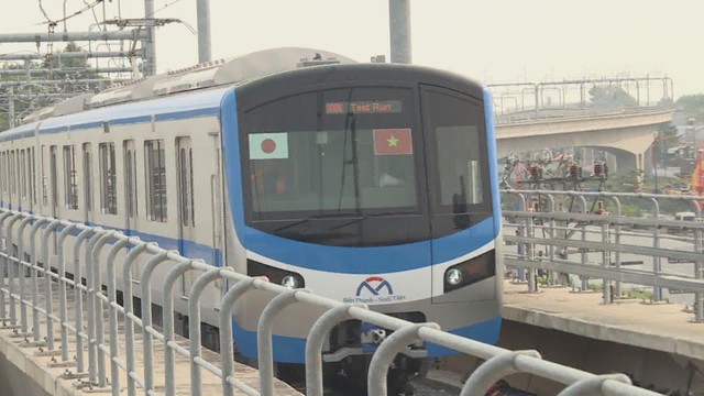 60 Giây ngày 21/12/2025 | Thảm kịch từ những mối tình ảo: 7.500 tỷ đồng bị chiếm đoạt qua mạng- Ảnh 3. 60 Giây ngày 21/12/2025 | Thảm kịch từ những mối tình ảo: 7.500 tỷ đồng bị chiếm đoạt qua mạng- Ảnh 3.