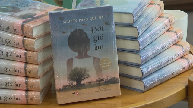 Nhà văn Nguyễn Phan Quế Mai kể câu chuyện Việt Nam qua "Đời gió bụi"- Ảnh 1.