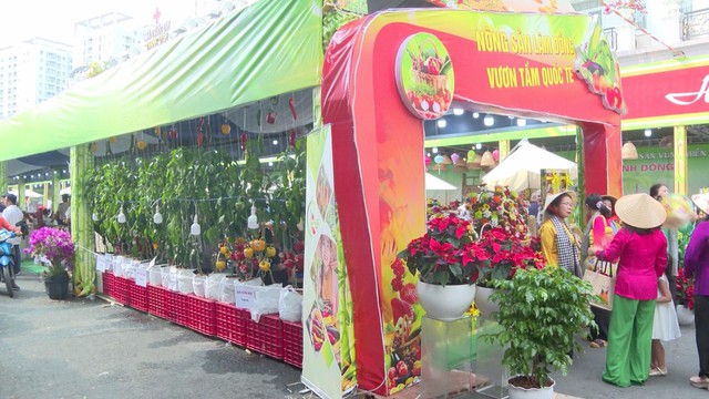 Sức hút từ nông sản sạch và văn hóa cồng chiêng tại phiên chợ vùng miền - Ảnh 1.