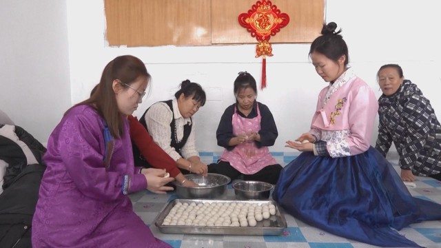 Trung Quốc: Truyền thống sum họp gia đình dịp Đông Chí  - Ảnh 3.