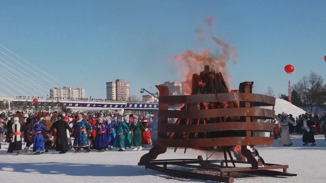 Lễ hội trên băng ở miền Bắc Trung Quốc - Ảnh 2.