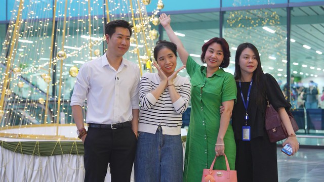 Nhà ga hành khách Quốc nội T3 Tân Sơn Nhất khoác "áo mới" mùa Giáng sinh - Ảnh 5.