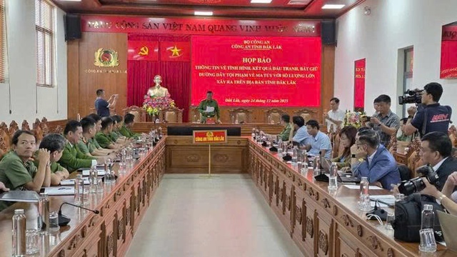 Công bố triệt phá đường dây buôn bán ma túy khủng, thu giữ 2 khẩu súng- Ảnh 1.