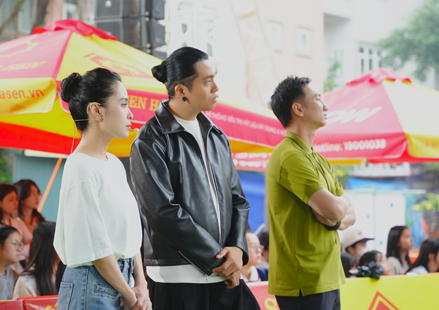 Thành Trung, Kiên Ứng, Kiều Anh nghẹn ngào vì các em nhỏ "Mái ấm gia đình Việt" - Ảnh 1.