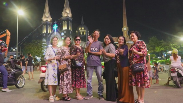 Không khí Giáng sinh rộn ràng tại khu vực Nhà thờ Phú Cường - Ảnh 5.