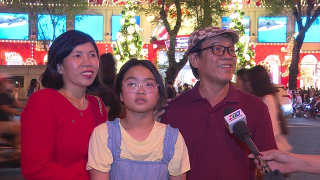 Nhà thờ Đức Bà - Điểm hẹn Giáng sinh ấm áp giữa lòng thành phố - Ảnh 7.