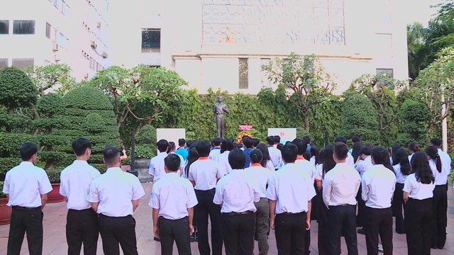 TP. Hồ Chí Minh tuyên dương "Sinh viên 5 tốt" và "Học sinh 3 rèn luyện" năm 2025 - Ảnh 1.