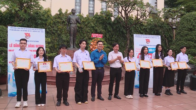 TP. Hồ Chí Minh tuyên dương "Sinh viên 5 tốt" và "Học sinh 3 rèn luyện" năm 2025 - Ảnh 4.