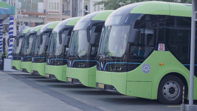 60 Giây ngày 27/12/2025 | TP. Hồ Chí Minh nỗ lực giải bài toán mức sinh thấp nhất cả nước - Ảnh 3.