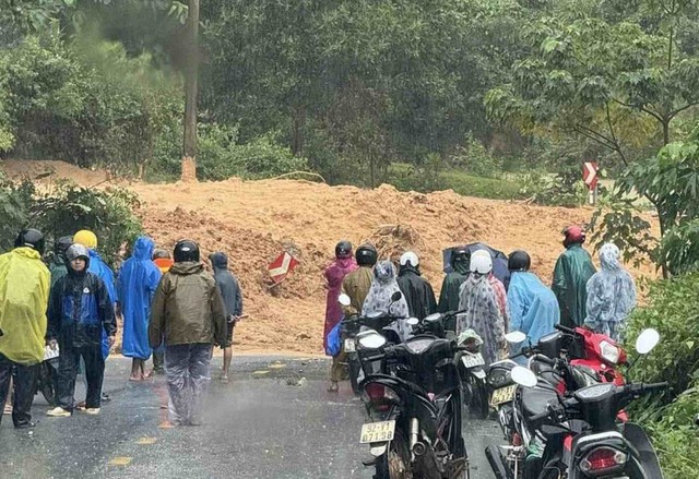 Đà Nẵng khắc phục khẩn cấp Quốc lộ 40B - Ảnh 1.