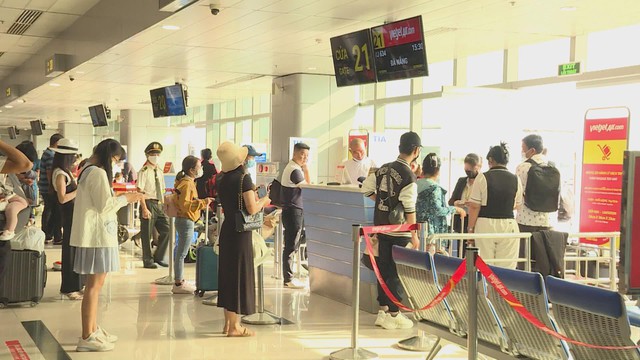 TP. Hồ Chí Minh hỗ trợ hàng nghìn vé máy bay, tàu xe đưa công nhân về quê đón Tết 2026 - Ảnh 1.