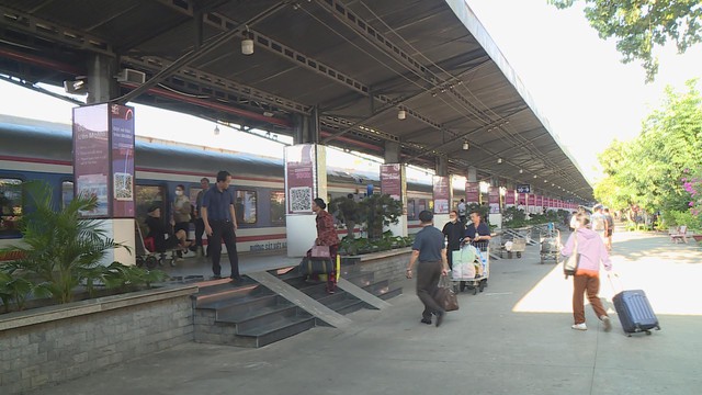 TP. Hồ Chí Minh hỗ trợ hàng nghìn vé máy bay, tàu xe đưa công nhân về quê đón Tết 2026 - Ảnh 2.