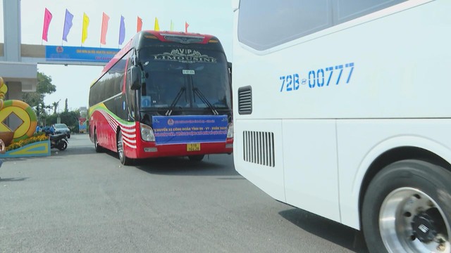 TP. Hồ Chí Minh hỗ trợ hàng nghìn vé máy bay, tàu xe đưa công nhân về quê đón Tết 2026 - Ảnh 3.