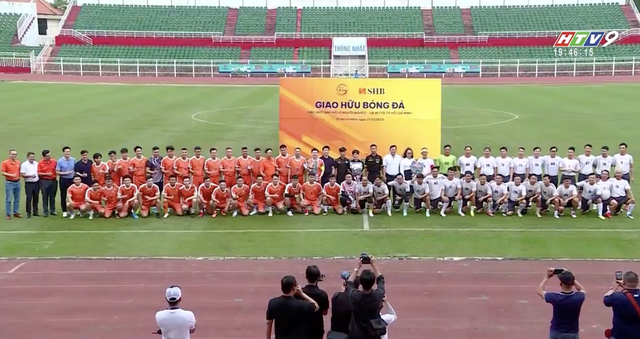Giao hữu bóng đá vì người nghèo: Lan tỏa yêu thương cuối năm - Ảnh 1.