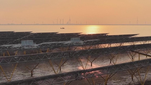 Trung Quốc vận hành trang trại điện mặt trời trên biển lớn nhất thế giới- Ảnh 4.