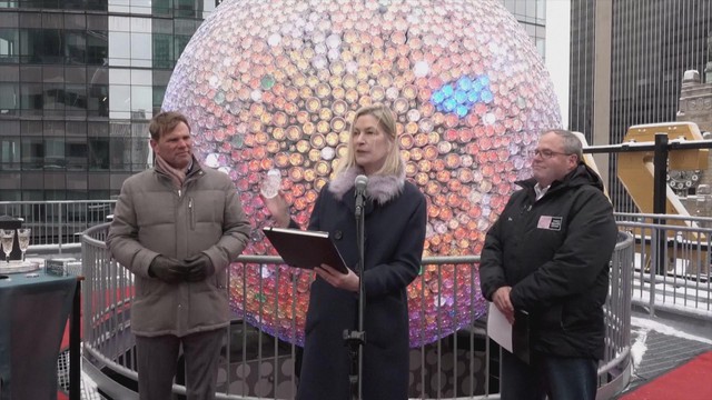 Kiệt tác quả cầu pha lê cho thời khắc đếm ngược tại New York- Ảnh 1.