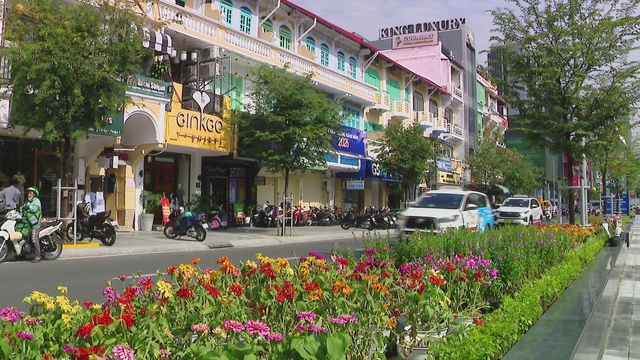 Đường Lê Lợi "thay áo mới" rực rỡ giữa trung tâm TP. Hồ Chí Minh- Ảnh 4. Đường Lê Lợi "thay áo mới" rực rỡ giữa trung tâm TP. Hồ Chí Minh- Ảnh 4.