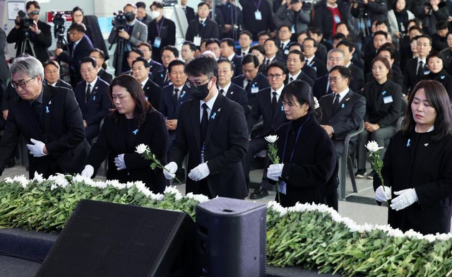 Một năm sau thảm họa Jeju Air: Tổng thống Hàn Quốc cam kết làm sáng tỏ sự thật - Ảnh 1.