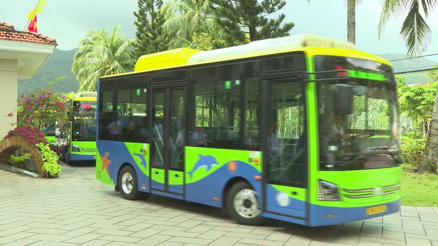 Trải nghiệm tuyến xe buýt điện đầu tiên tại Côn Đảo - Ảnh 1.