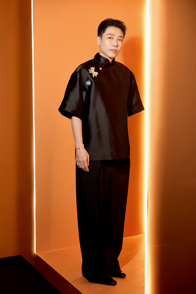 Sao Việt mê mệt với yoga mới - Ảnh 1.