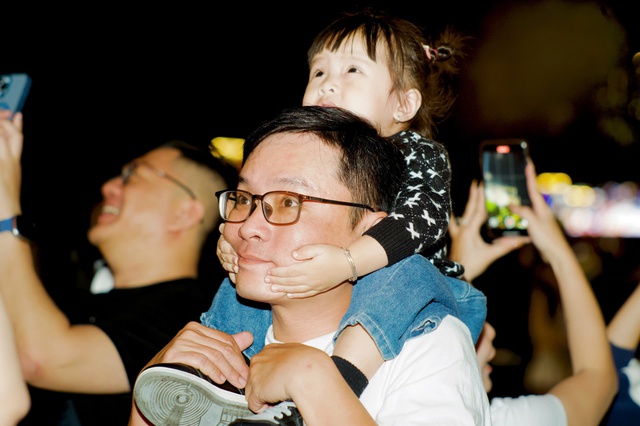 NewZround: Bầu trời TP. Hồ Chí Minh rực sáng pháo hoa trong khoảnh khắc đón 2026!- Ảnh 1.