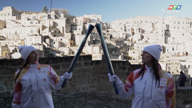 Ngọn đuốc Olympic mùa Đông 2026 thắp sáng miền Nam nước Ý với hành trình đầy phiêu lưu - Ảnh 2.