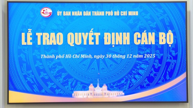 TP.HCM trao quyết định cán bộ cho 5 đồng chí lãnh đạo - Ảnh 1.