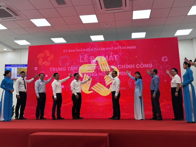TP. Hồ Chí Minh chính thức ra mắt Trung tâm Phục vụ hành chính công thành phố- Ảnh 4. TP. Hồ Chí Minh chính thức ra mắt Trung tâm Phục vụ hành chính công thành phố- Ảnh 4.