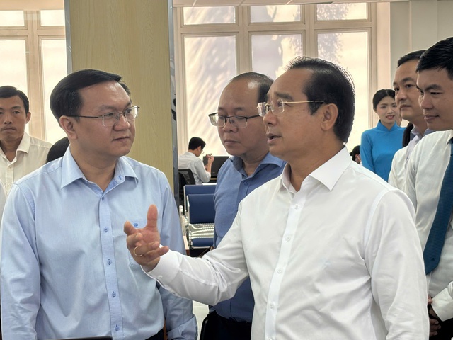 TP. Hồ Chí Minh chính thức ra mắt Trung tâm Phục vụ hành chính công thành phố- Ảnh 9. TP. Hồ Chí Minh chính thức ra mắt Trung tâm Phục vụ hành chính công thành phố- Ảnh 9.