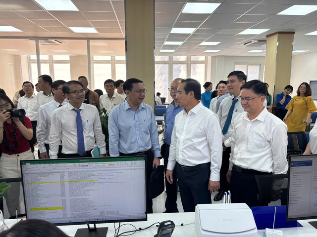 TP. Hồ Chí Minh chính thức ra mắt Trung tâm Phục vụ hành chính công thành phố- Ảnh 8. TP. Hồ Chí Minh chính thức ra mắt Trung tâm Phục vụ hành chính công thành phố- Ảnh 8.