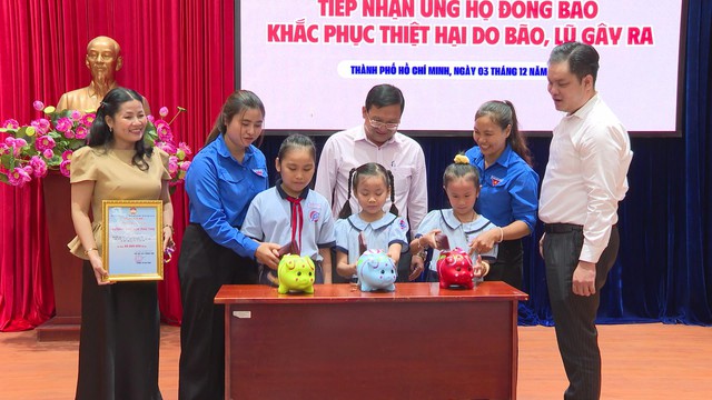 Nghĩa tình TP. Hồ Chí Minh: Tiếp nhận thêm hơn 20 tỷ đồng, tổng số tiền ủng hộ đồng bào bão lũ vượt 343 tỷ đồng - Ảnh 2.