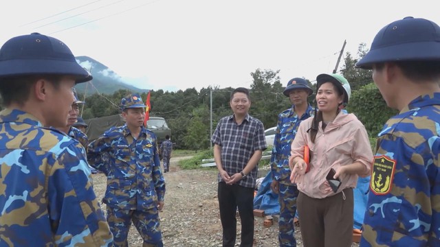 Vùng 4 Hải quân thần tốc ra quân hỗ trợ người dân miền Trung sau mưa lũ - Ảnh 4.