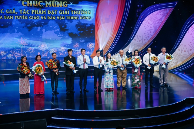 Ấn tượng Lễ trao giải về học tập và làm theo tư tưởng, đạo đức, phong cách Hồ Chí Minh - Ảnh 2.